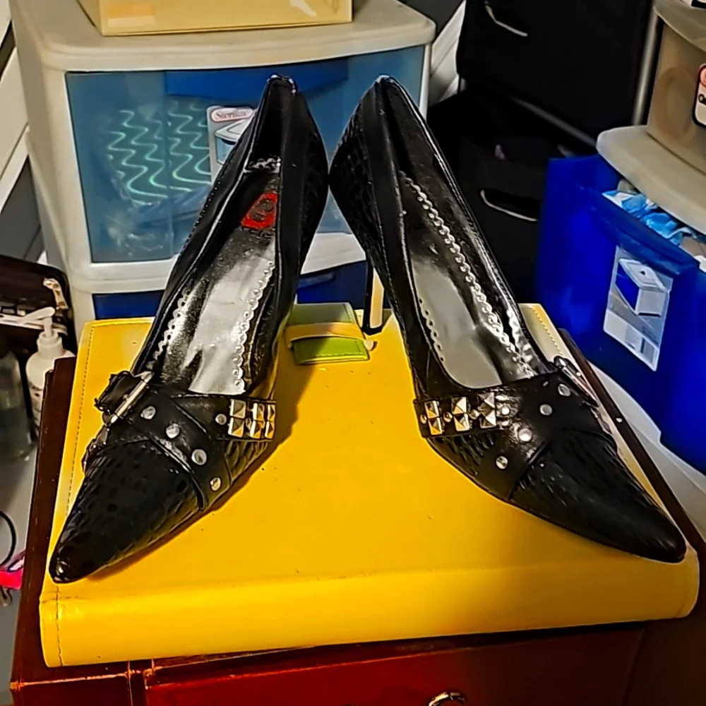 New Red Circle Heels, Sz 8.5, Black, Buckle Design w/Silver Round & Square Studs - Picture 8 of 12